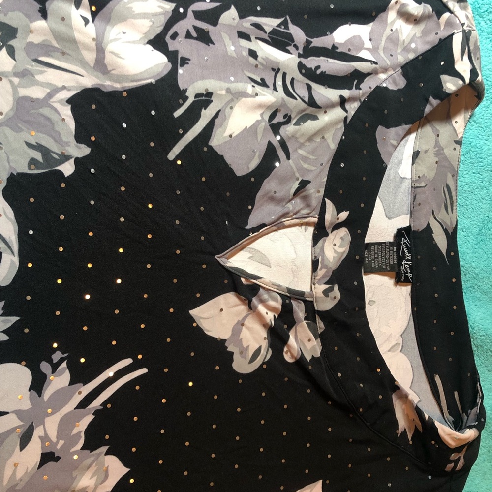 Russell Kemp plus size 4x tunic Black with grey and white flowers and sparkles.